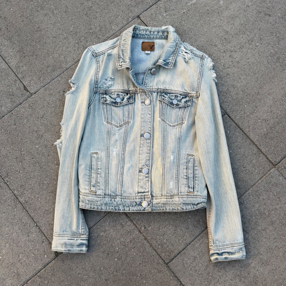 American Eagle Distressed Denim Jacket Light Wash Womens Large Button Up Trucker